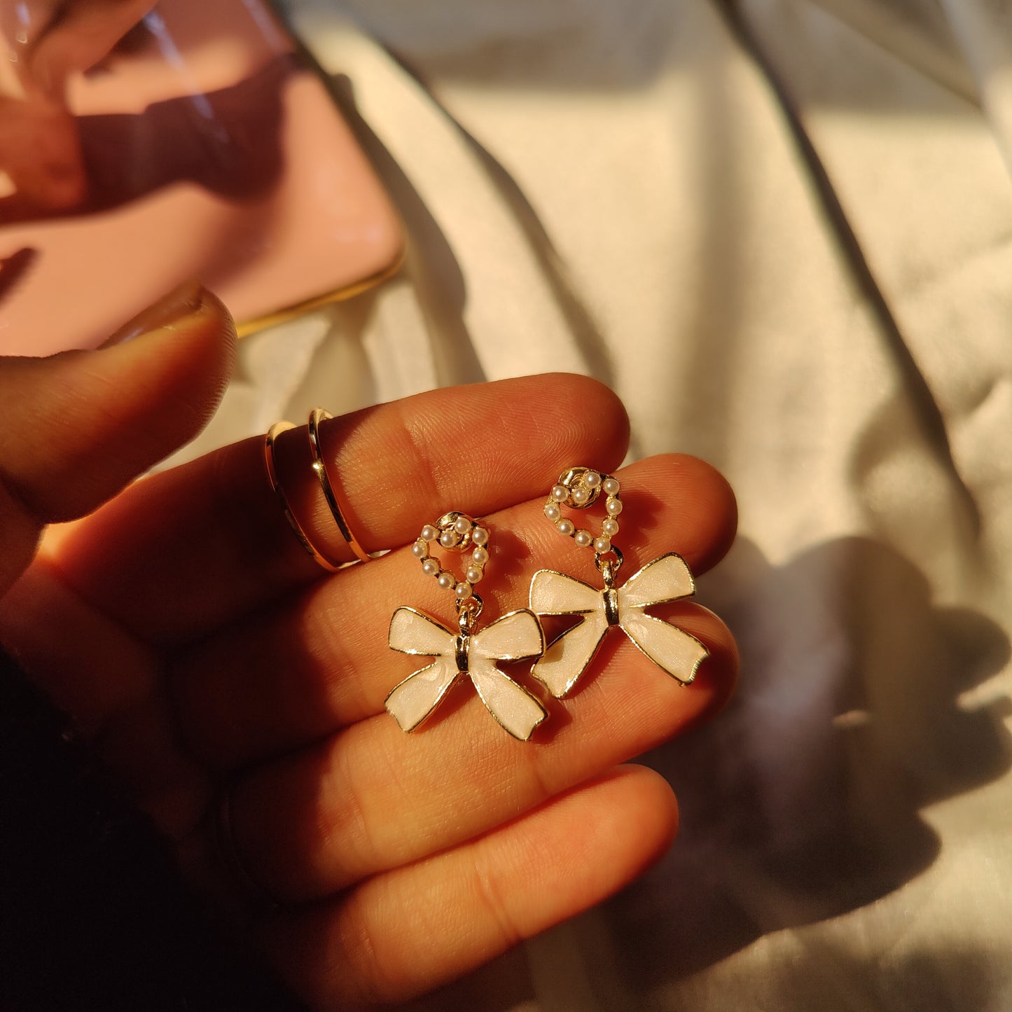 White bow heart Earrings