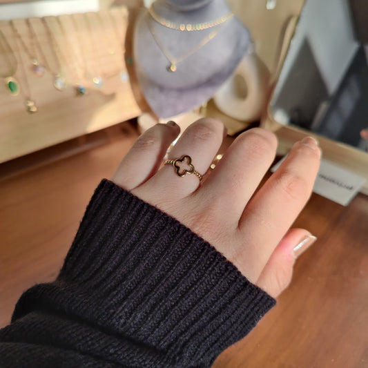 Clover Ring