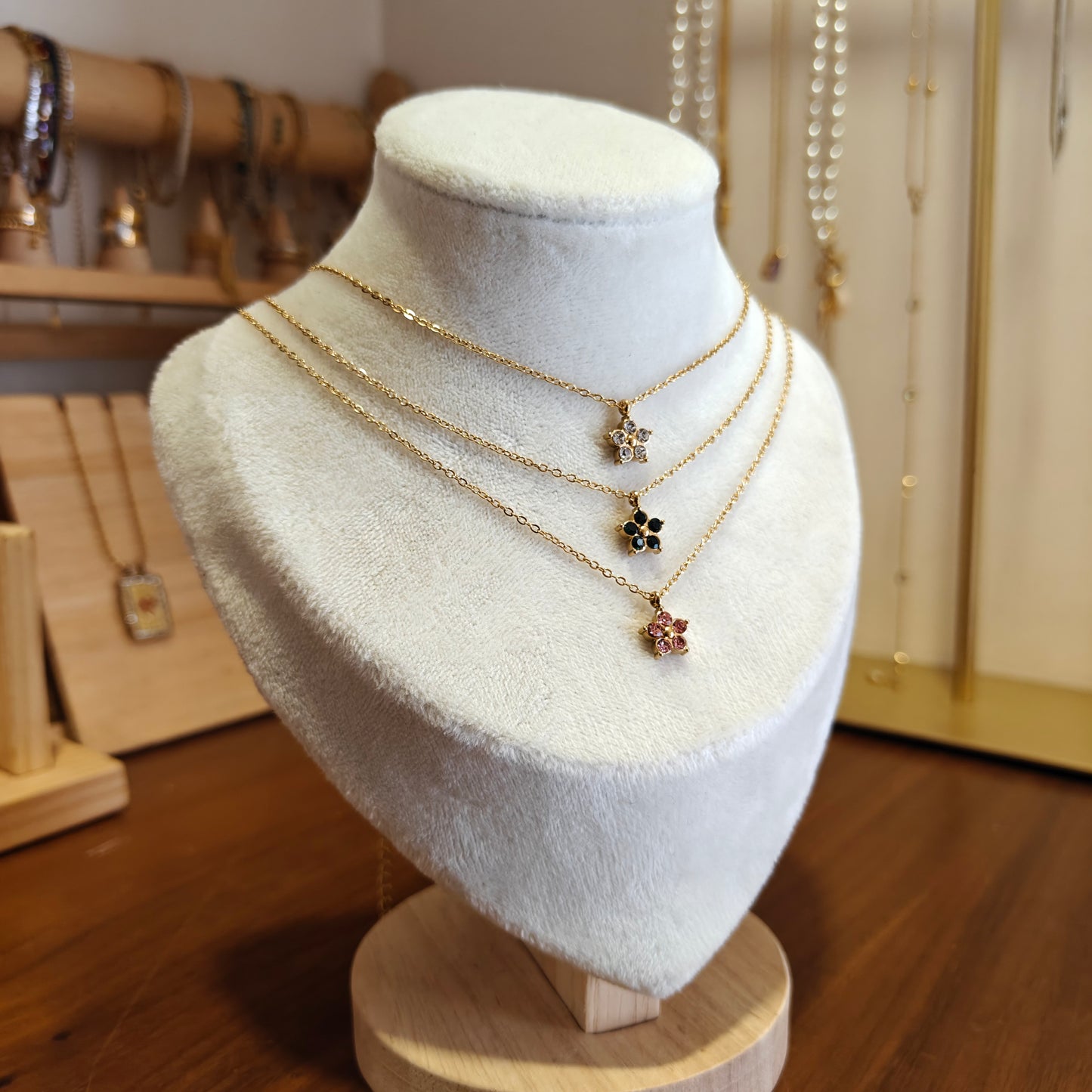 Little flower neckpiece