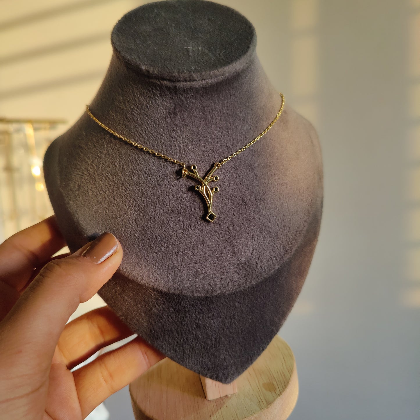 Chloe neckpiece