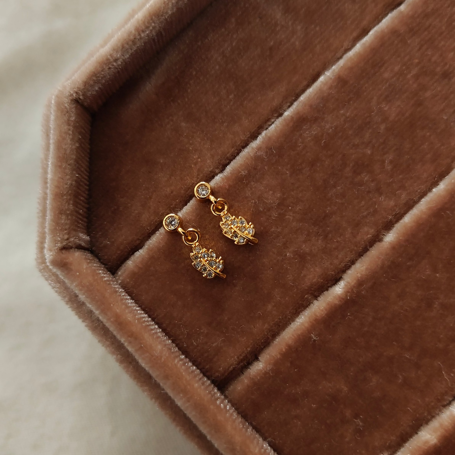 Leaf ball-back studs
