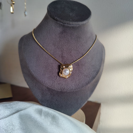 Aloha neckpiece