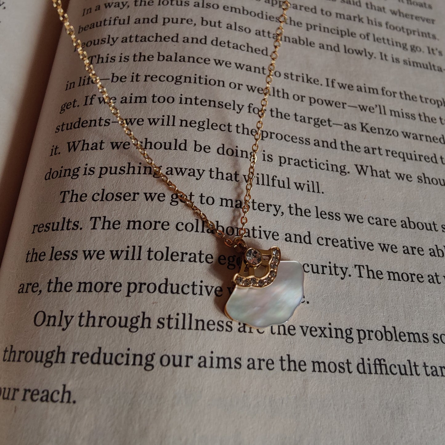 Lush shell neckpiece