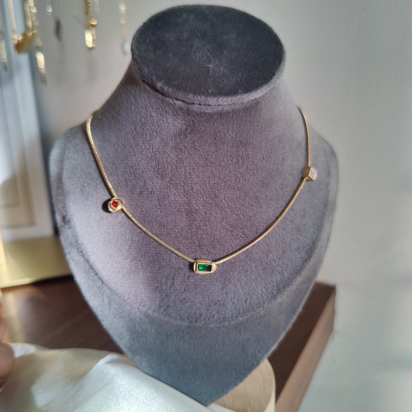 Elsa neckpiece