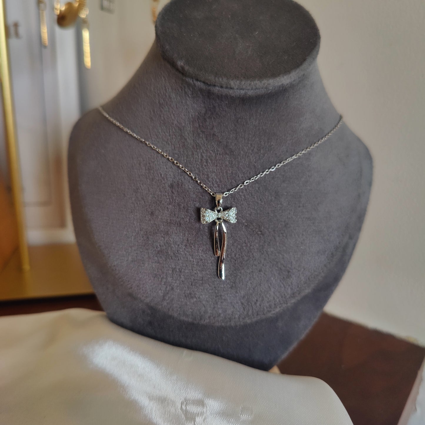 Silver ribbon neckpiece