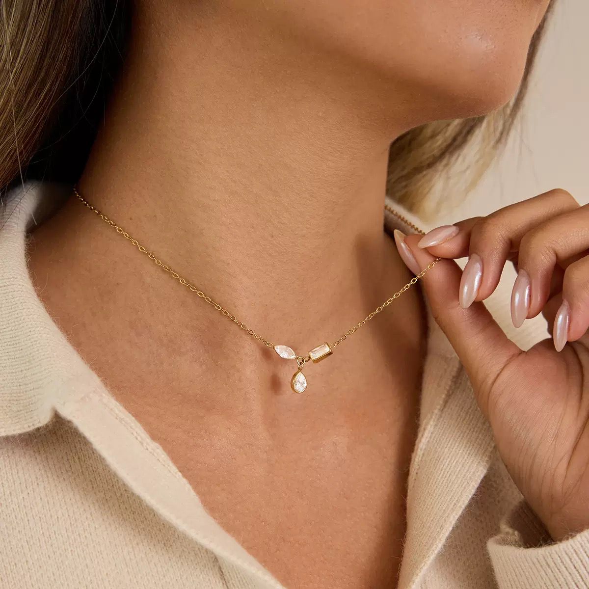 Isla neckpiece