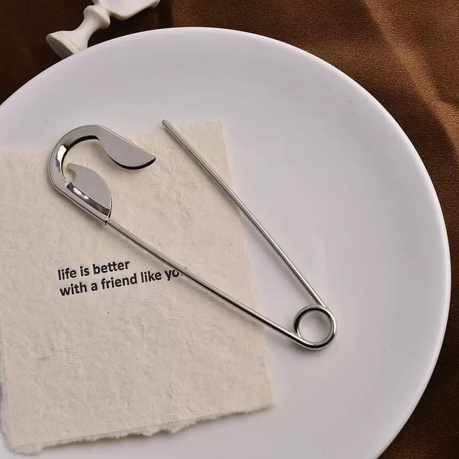 Safety pin hairpin