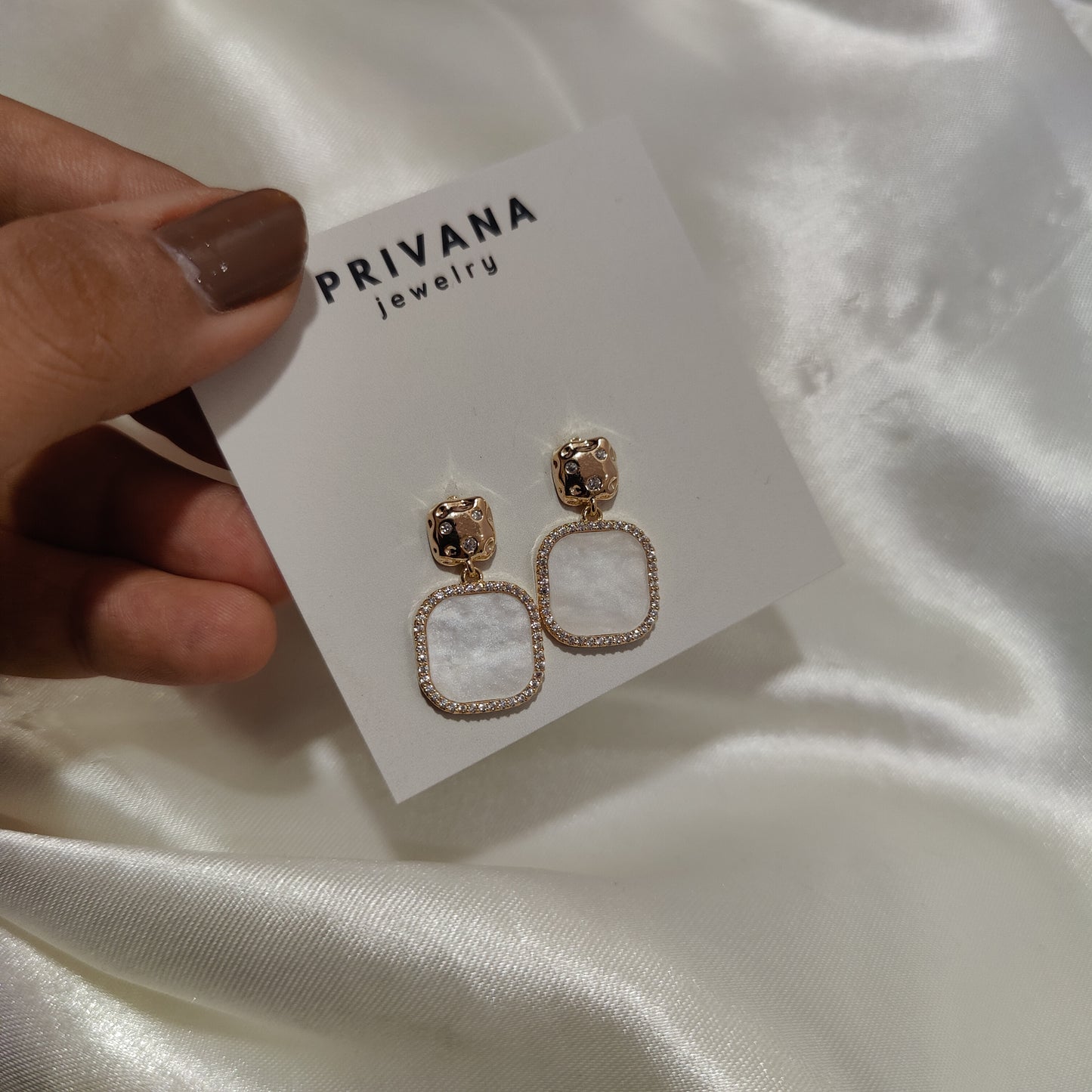 Drue golden earrings