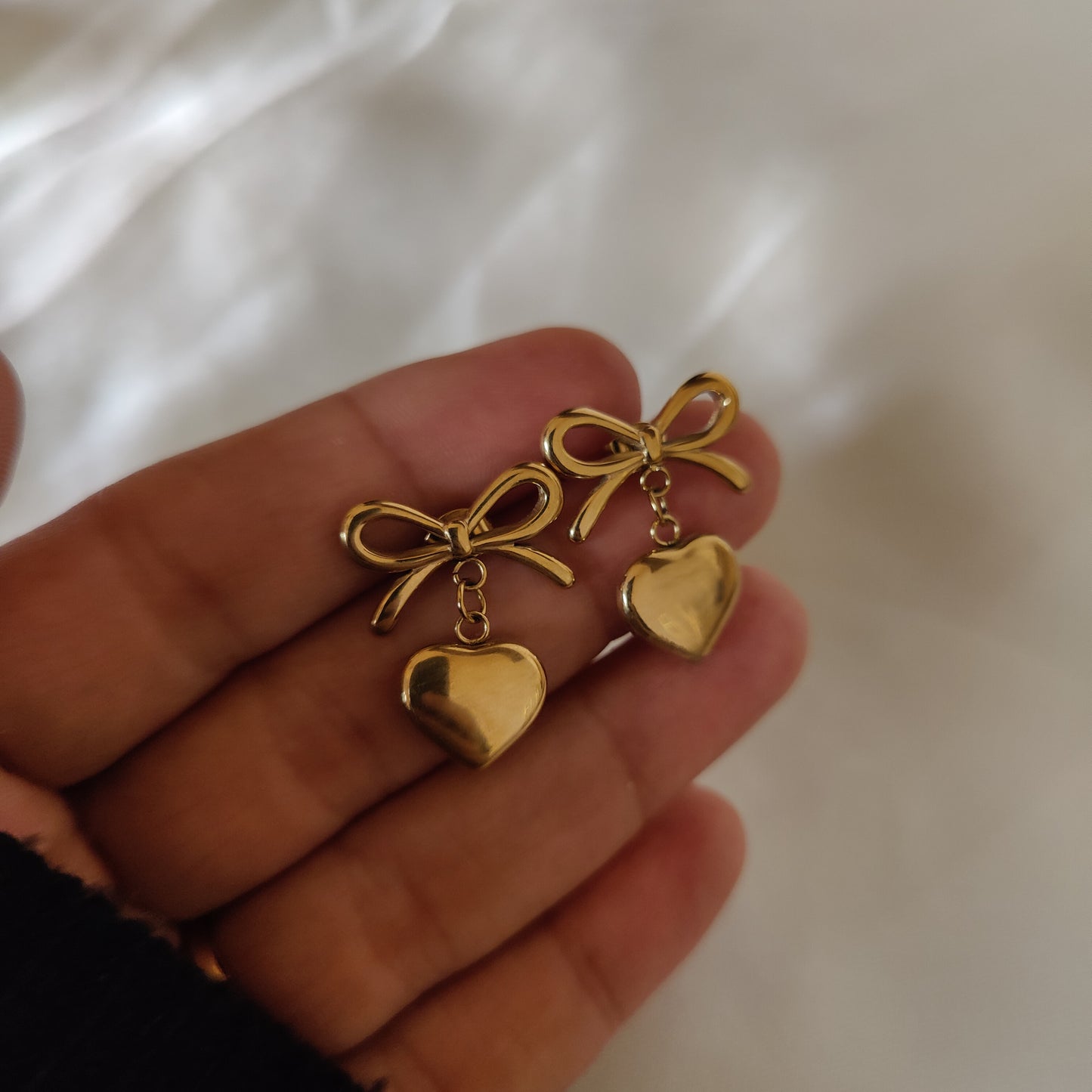 Bow love earrings