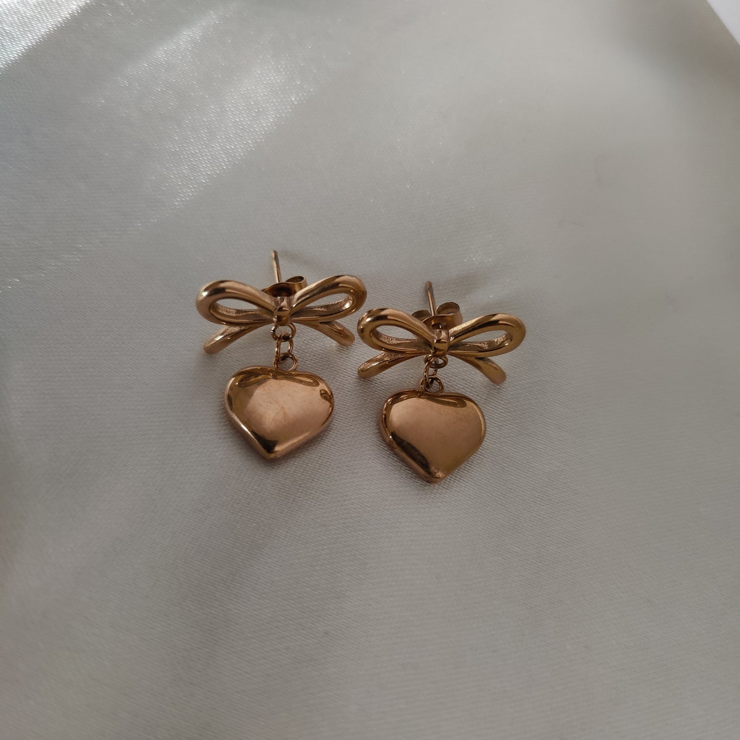 Bow love earrings