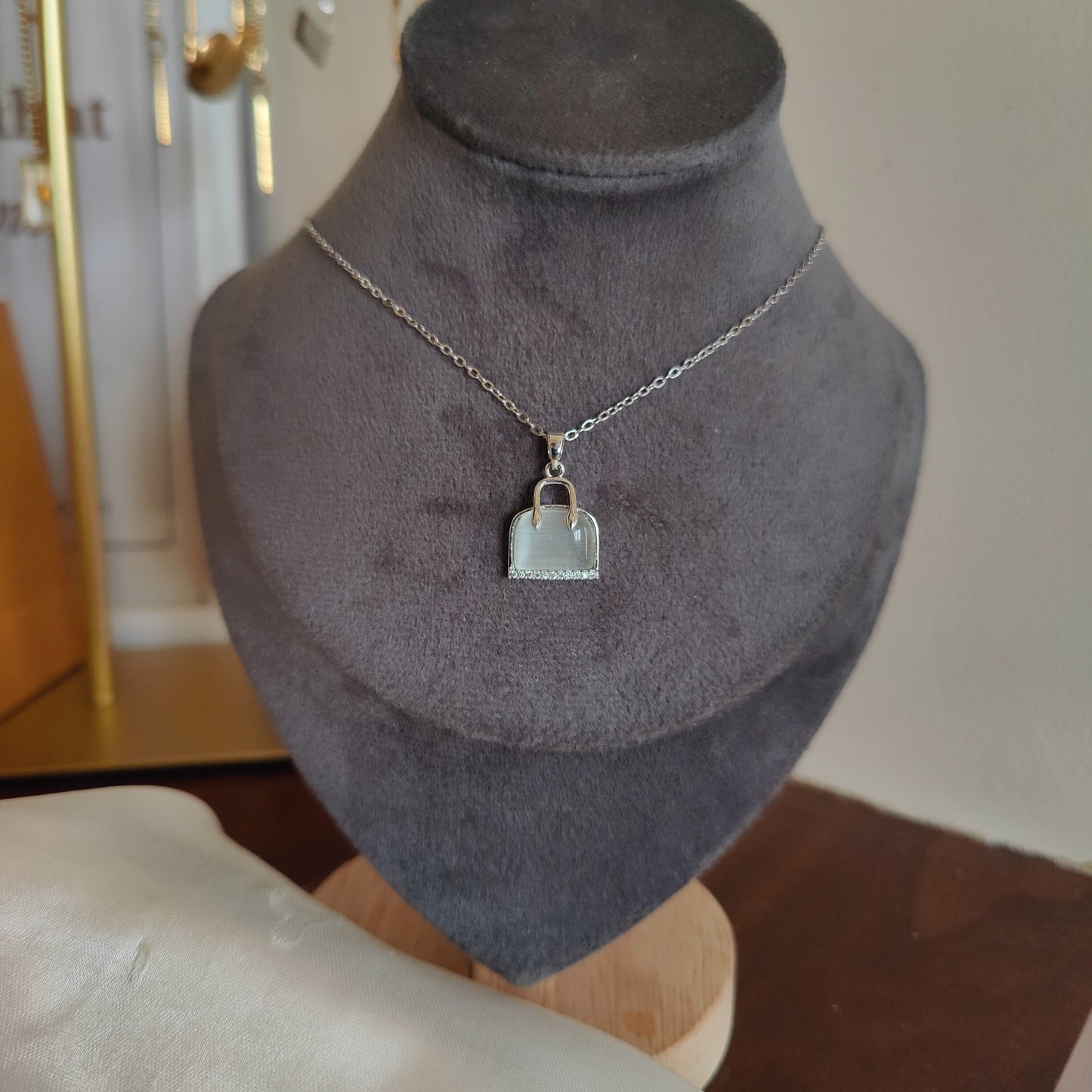 Bag neckpiece