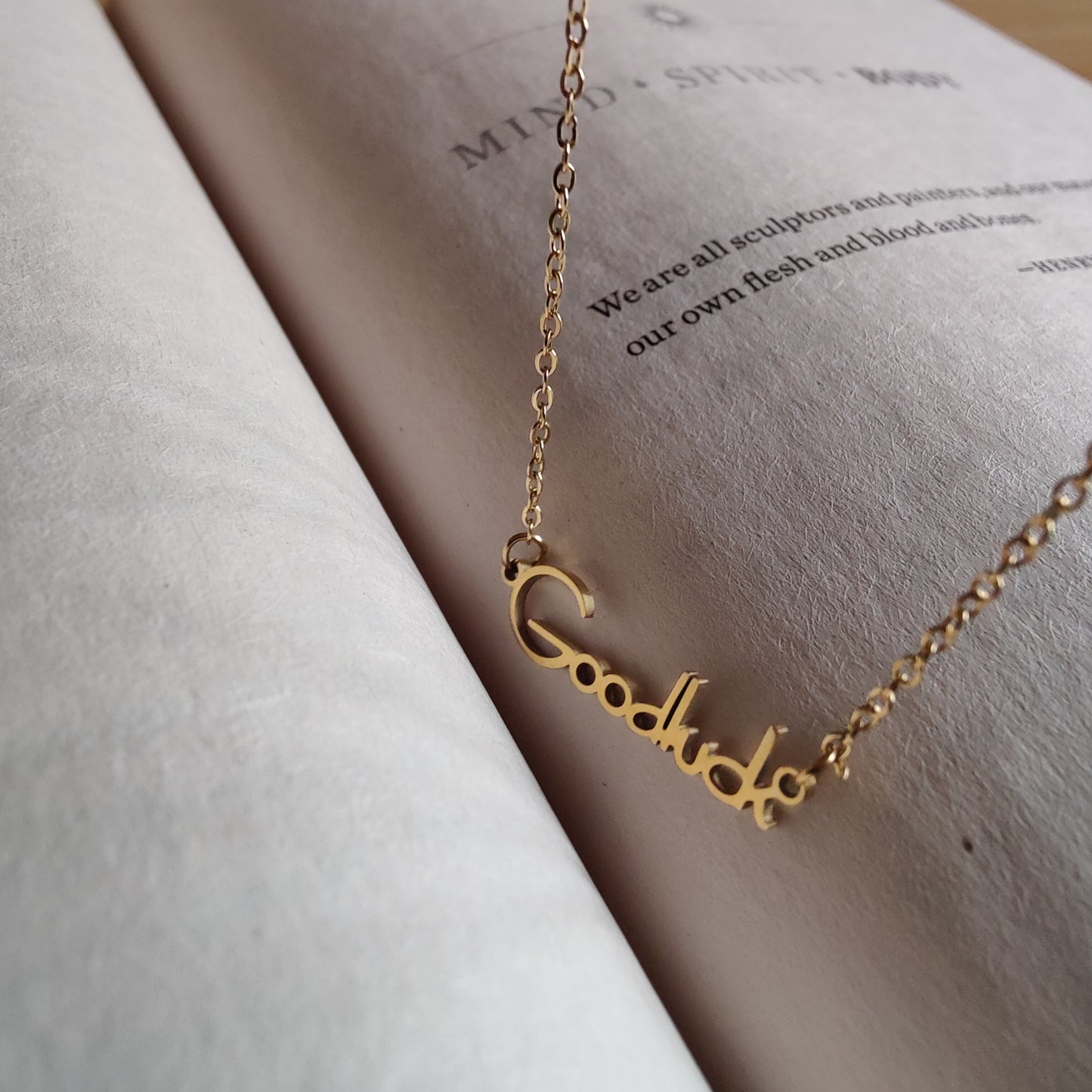 Goodluck neckpiece