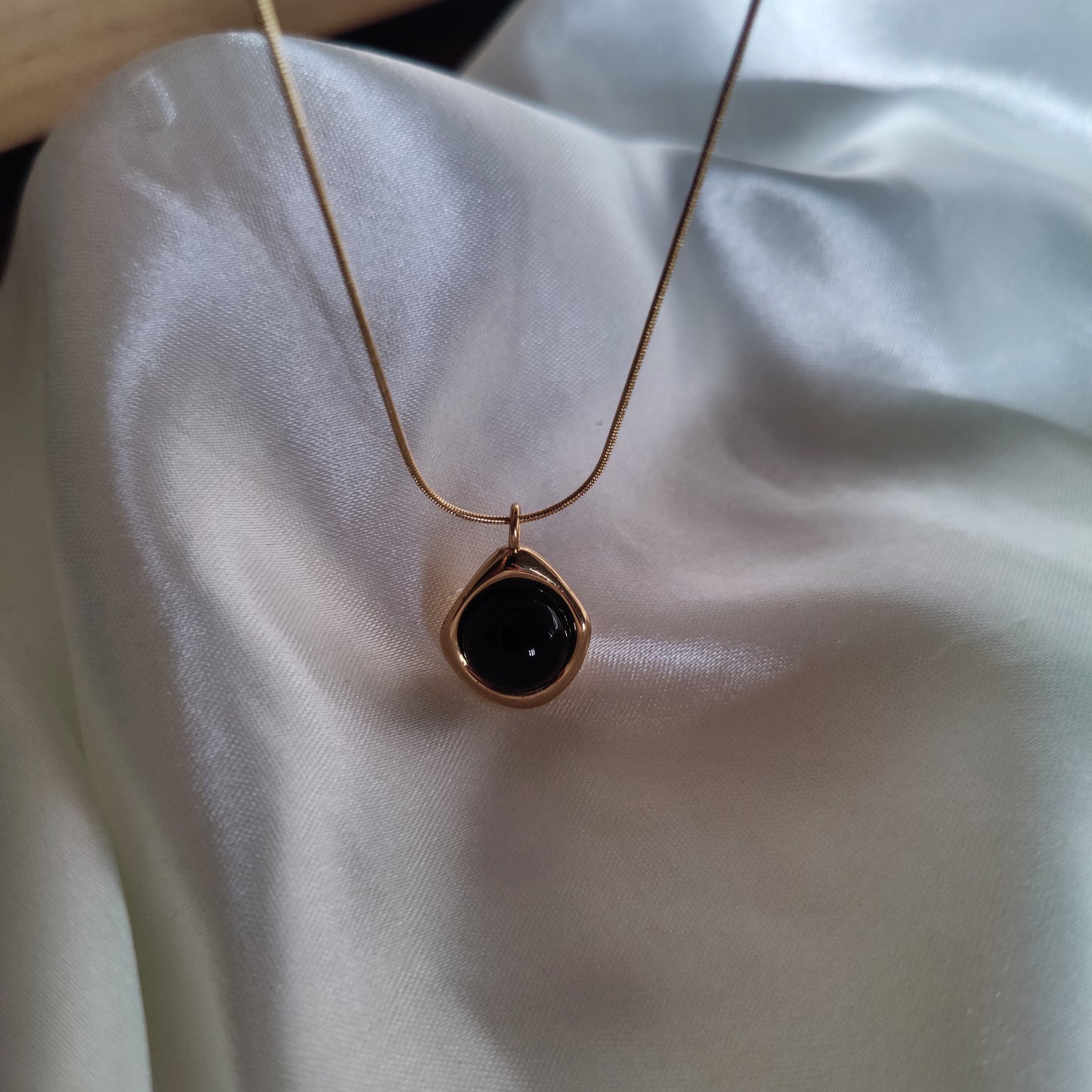 Sabrina neckpiece