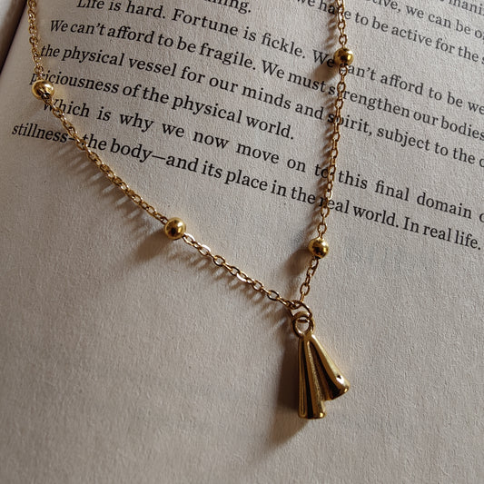 Ash neckpiece