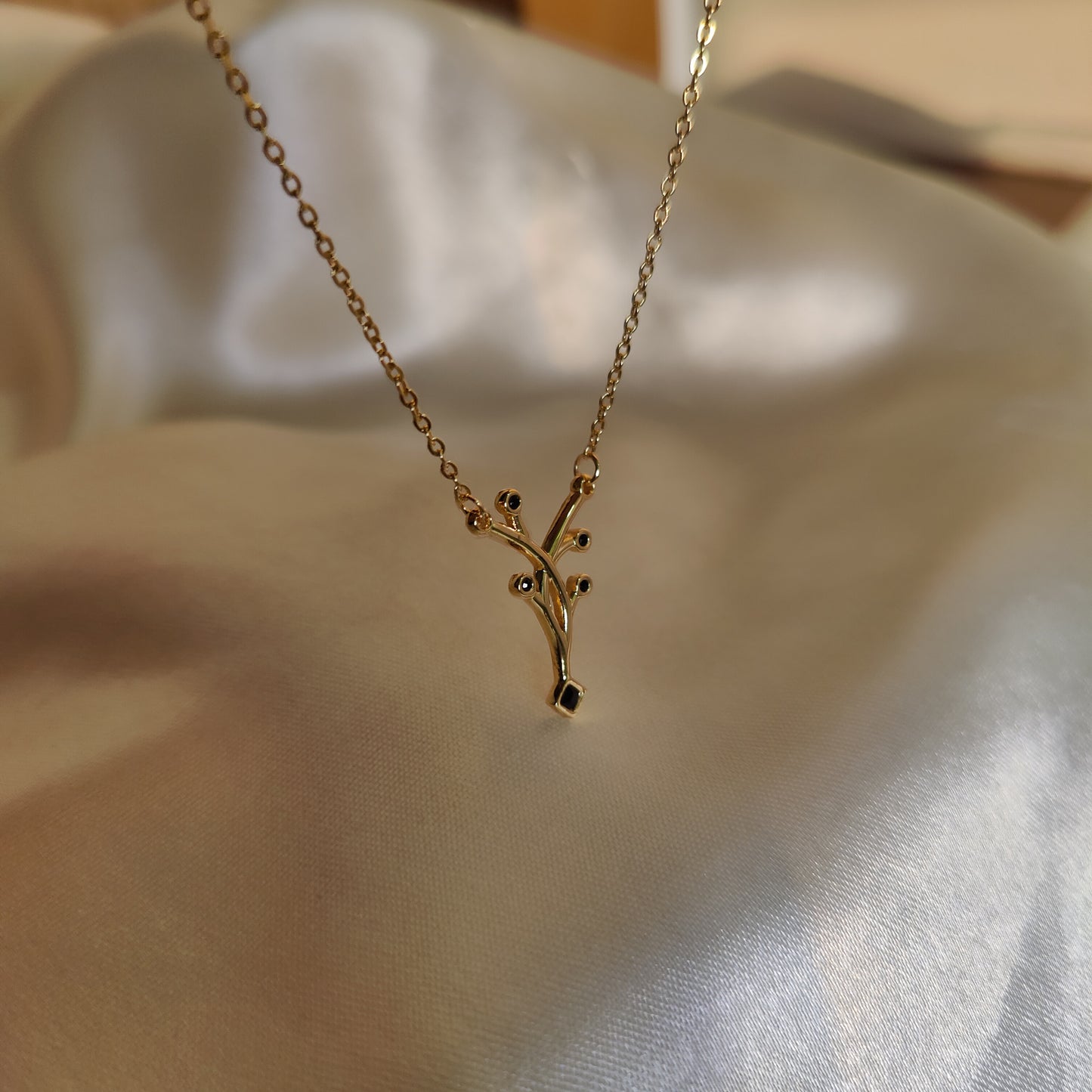 Chloe neckpiece