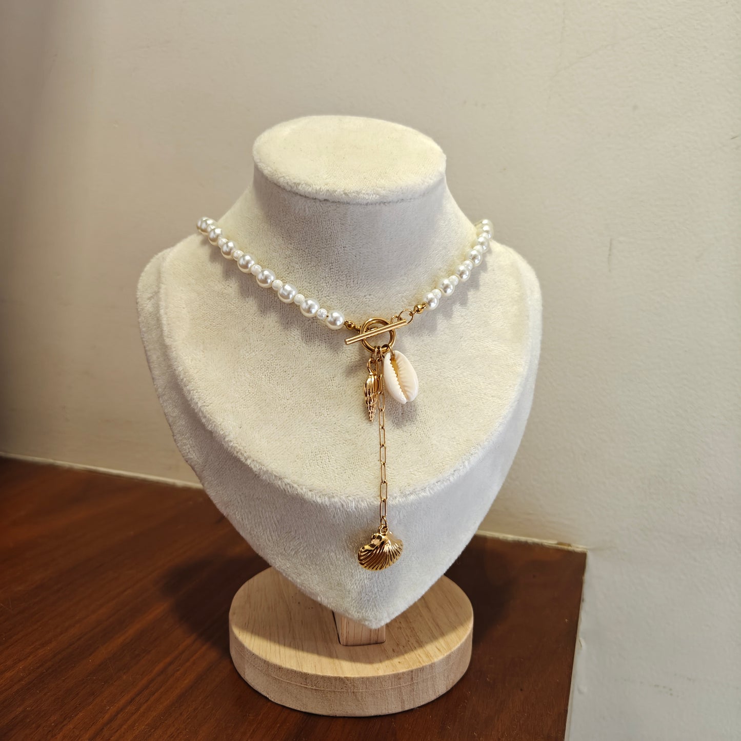 Caily Pearl Neckpiece