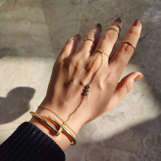 Delilah Handchain