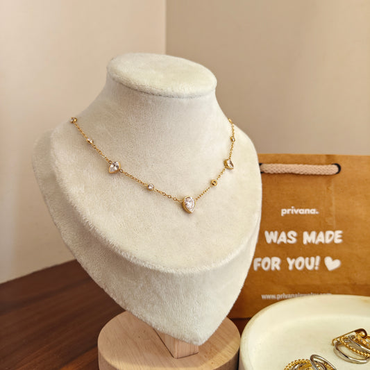 Evie neckpiece