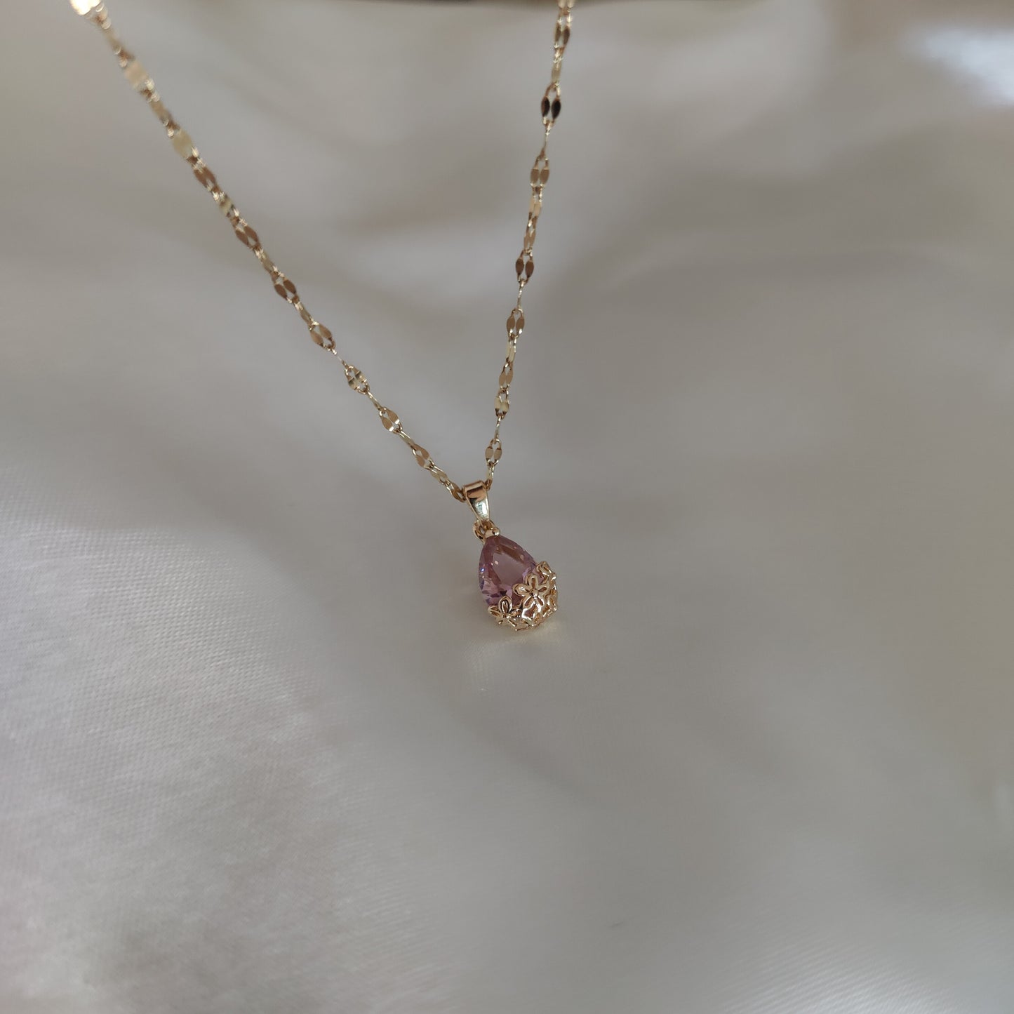 Eleanor neckpiece