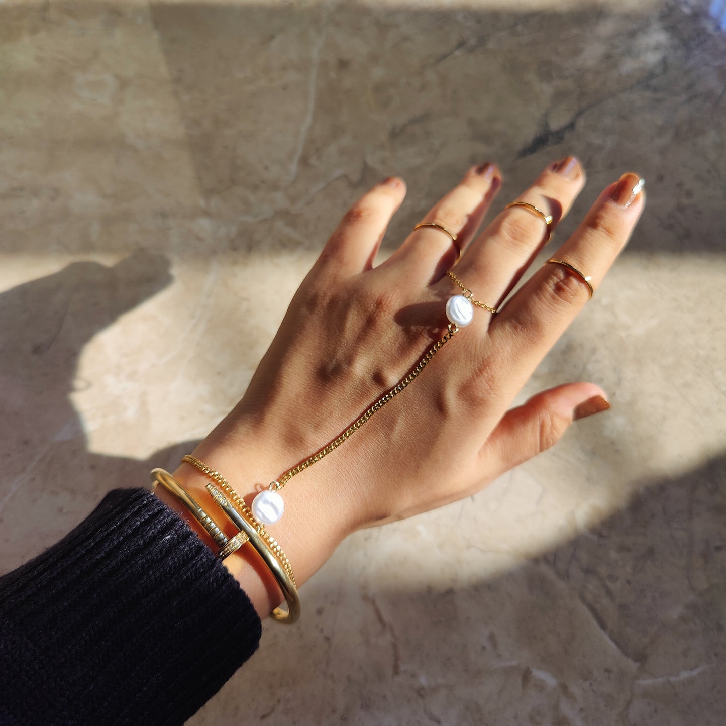 Beth Handchain