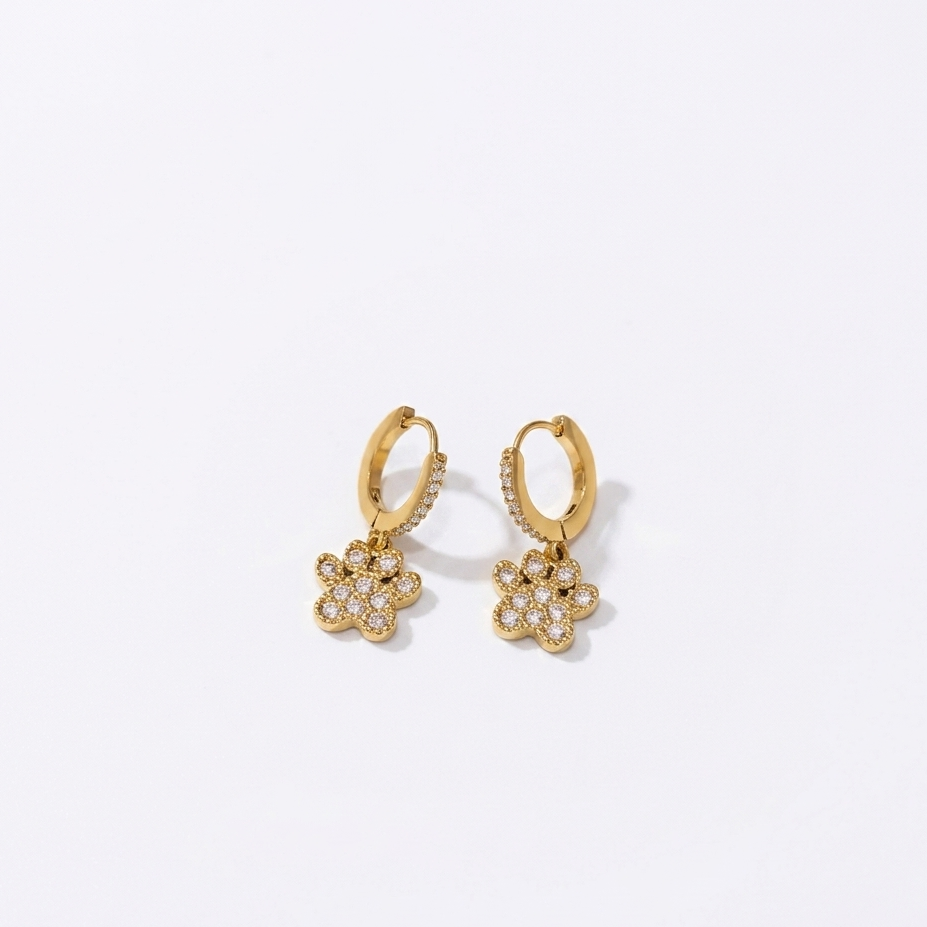 Paw charm CZ Huggies
