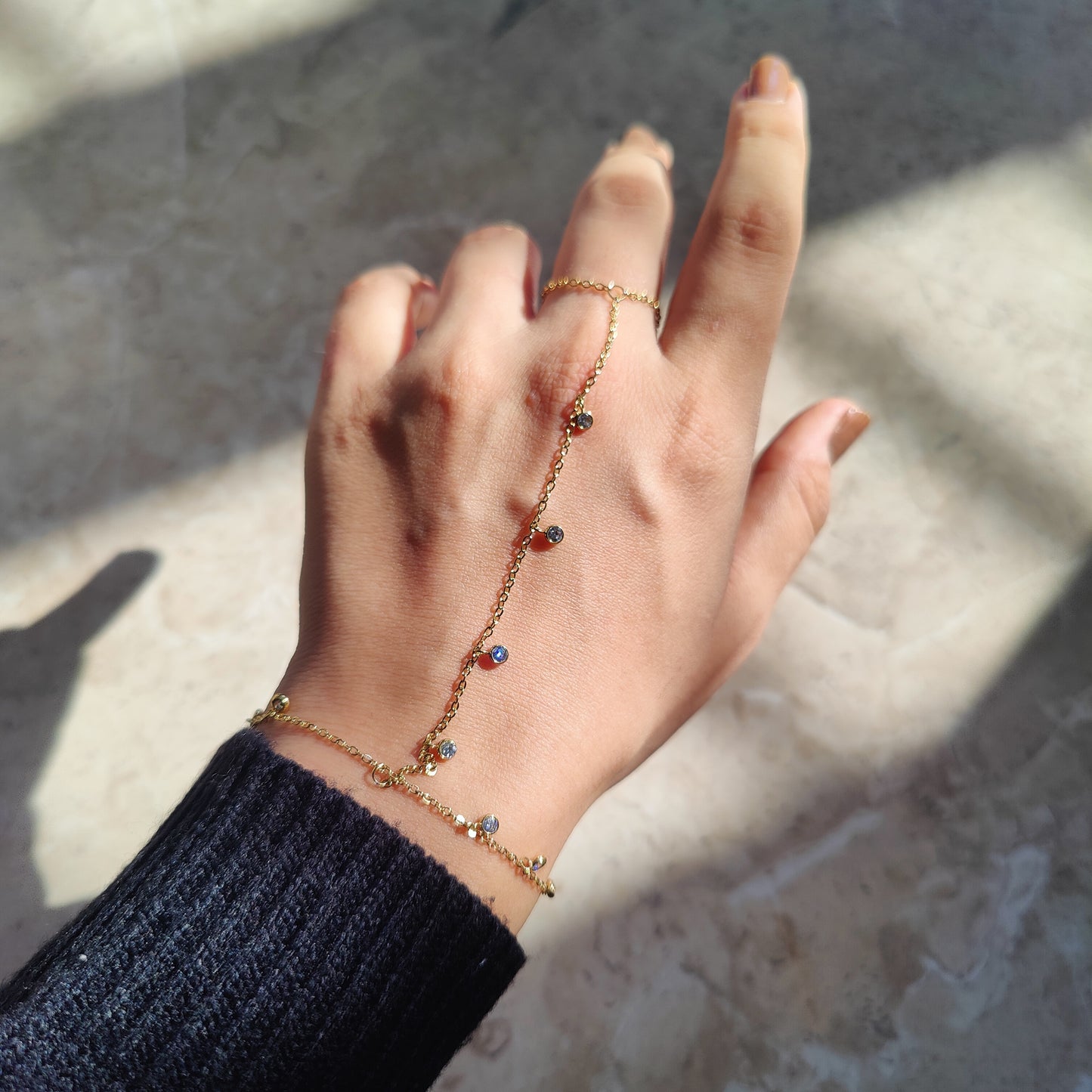 Avila Handchain