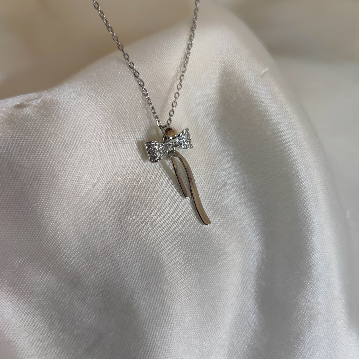 Silver ribbon neckpiece