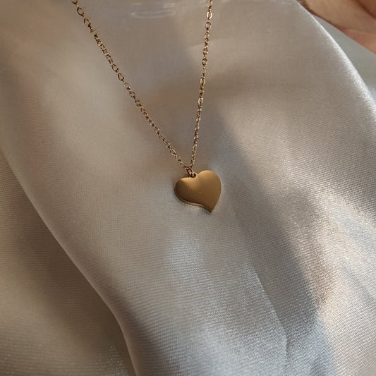 Minimal heart neckpiece