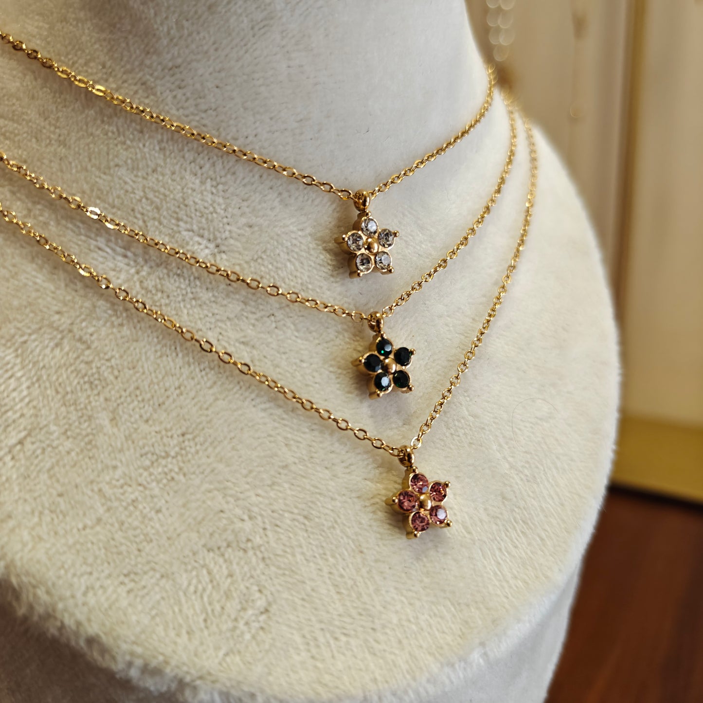 Little flower neckpiece