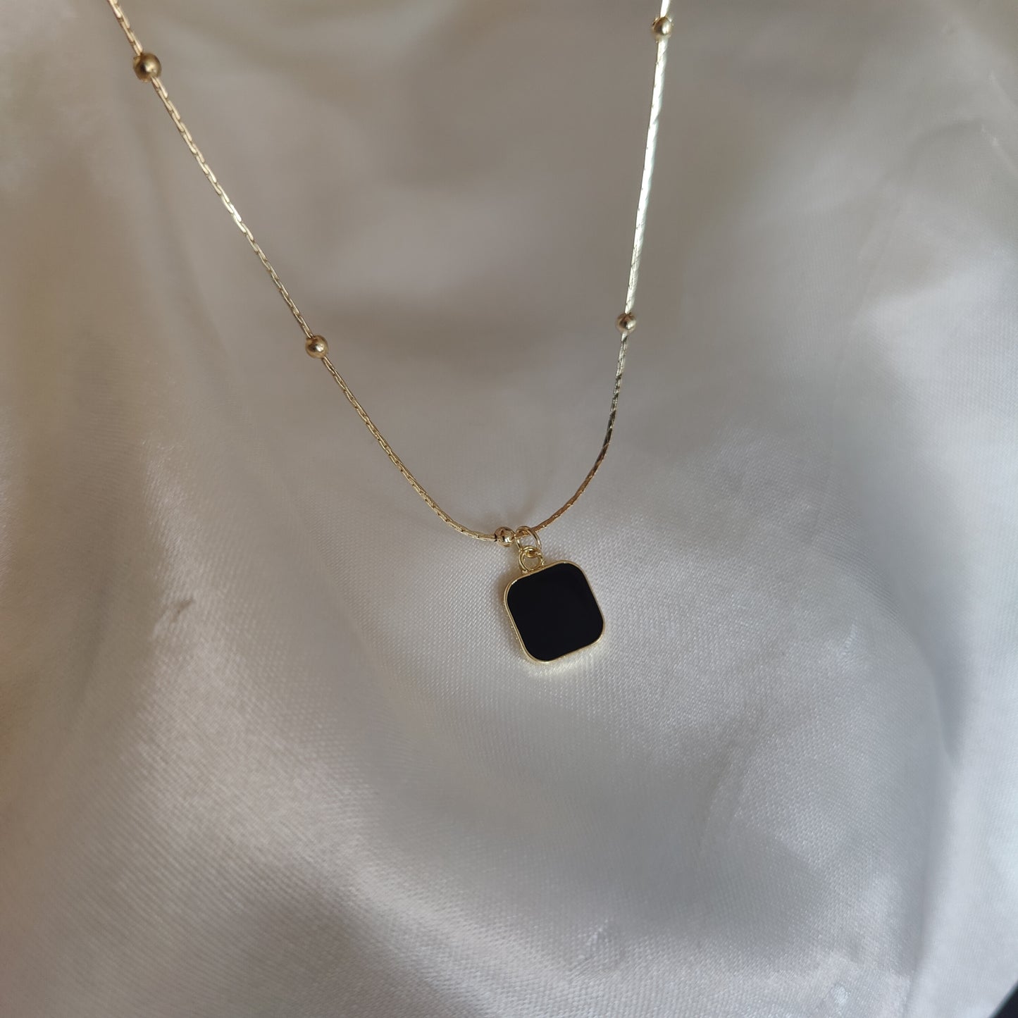 Eden neckpiece